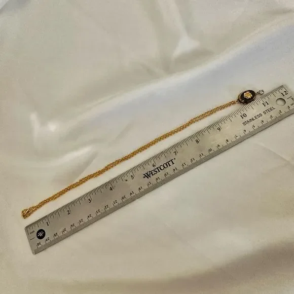 Black and gold tone  rose vintage pendant necklace - Picture 8 of 9